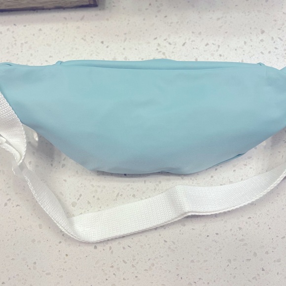 Fanny pack single adjustable zip pocket and strap - Picture 4 of 4